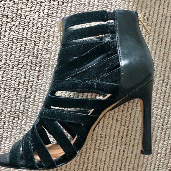 Black gladiator’s heels. Like new. Size 7 - Picture 3 of 3